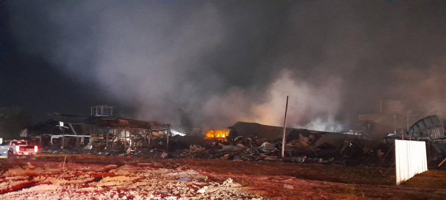Uncontrolled fire rages at Ratchaburi candle factory | News by Thaiger